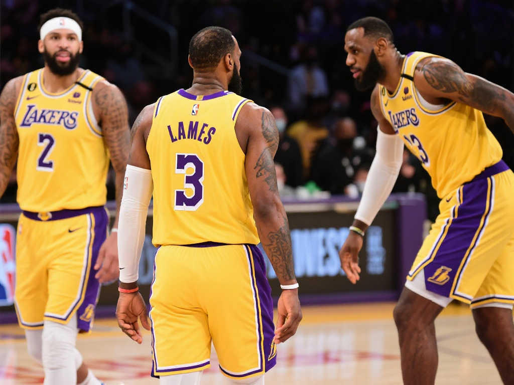 湖人稳居西部第三喜讯频传！完整阵容蓄势待发静候挑战者